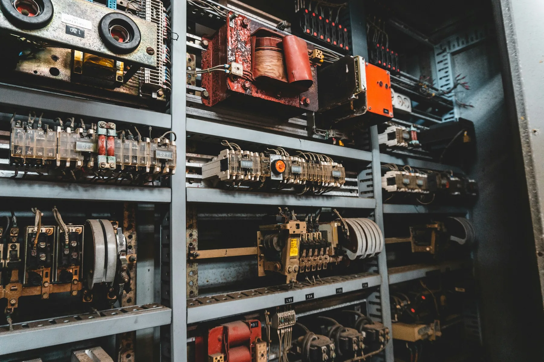 Server room and controlled facility environment for BMS and TMS monitoring