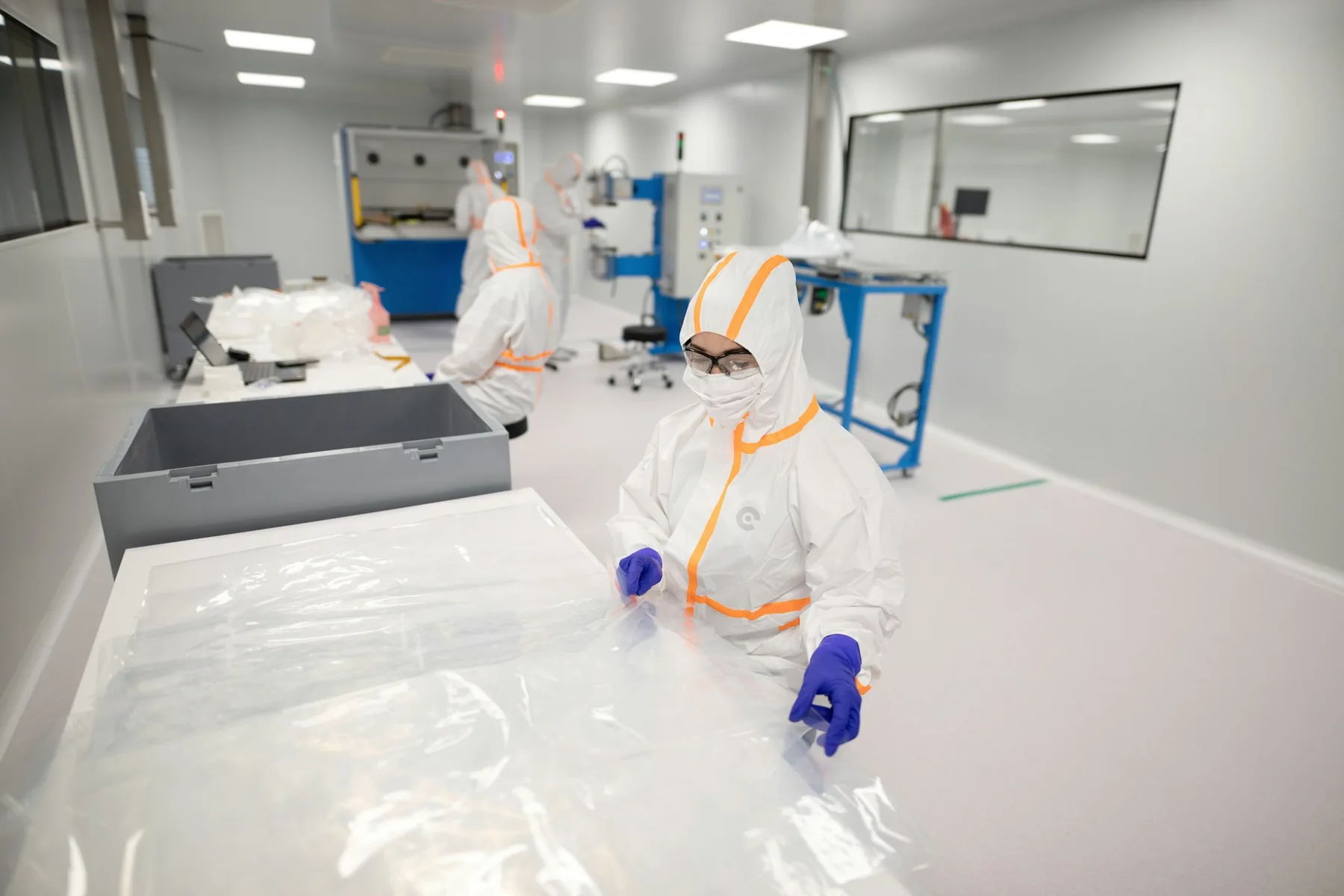 Cleanroom pharmaceutical production environment for GxP monitoring